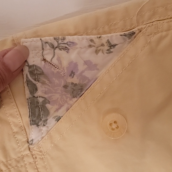 Nori Pale Yellow Bermuda / Cargo Shorts, Size 5. - Picture 4 of 11